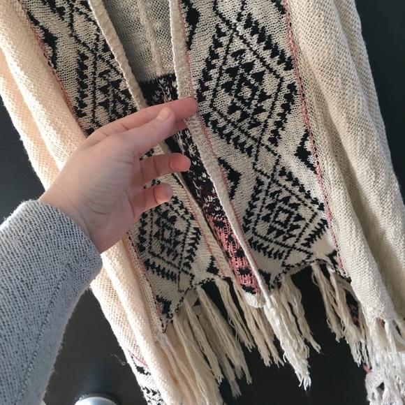 Hippie Rose Aztec Shrug - Picture 2 of 7